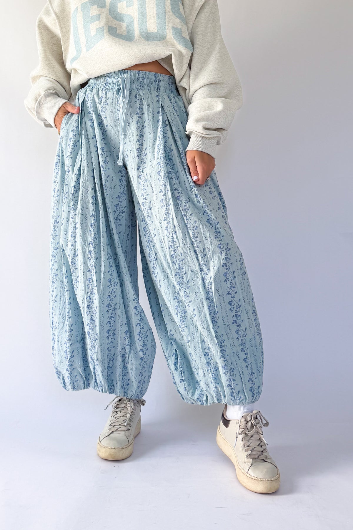 mittoshop blue floral balloon pant
